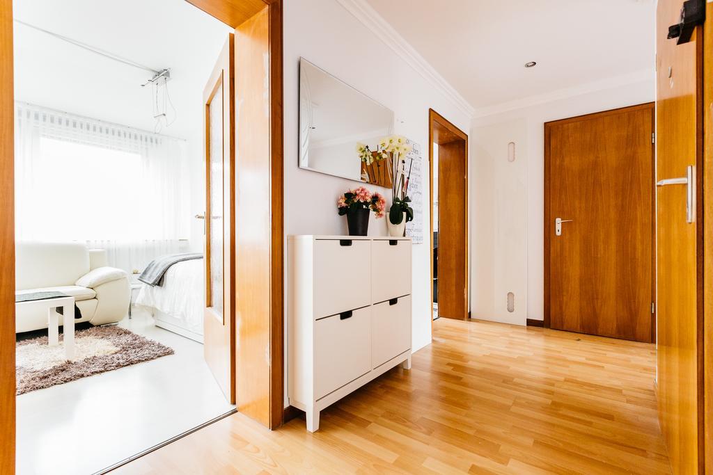 Apartments Нойс Стая снимка