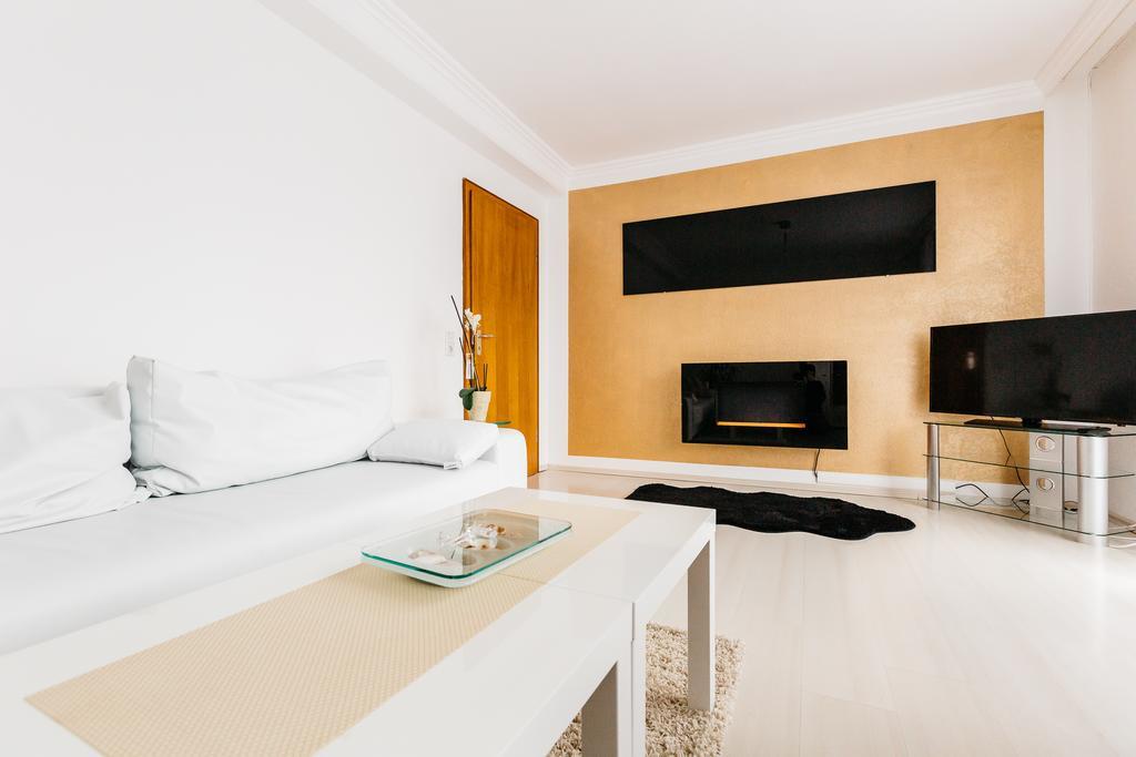 Apartments Нойс Стая снимка