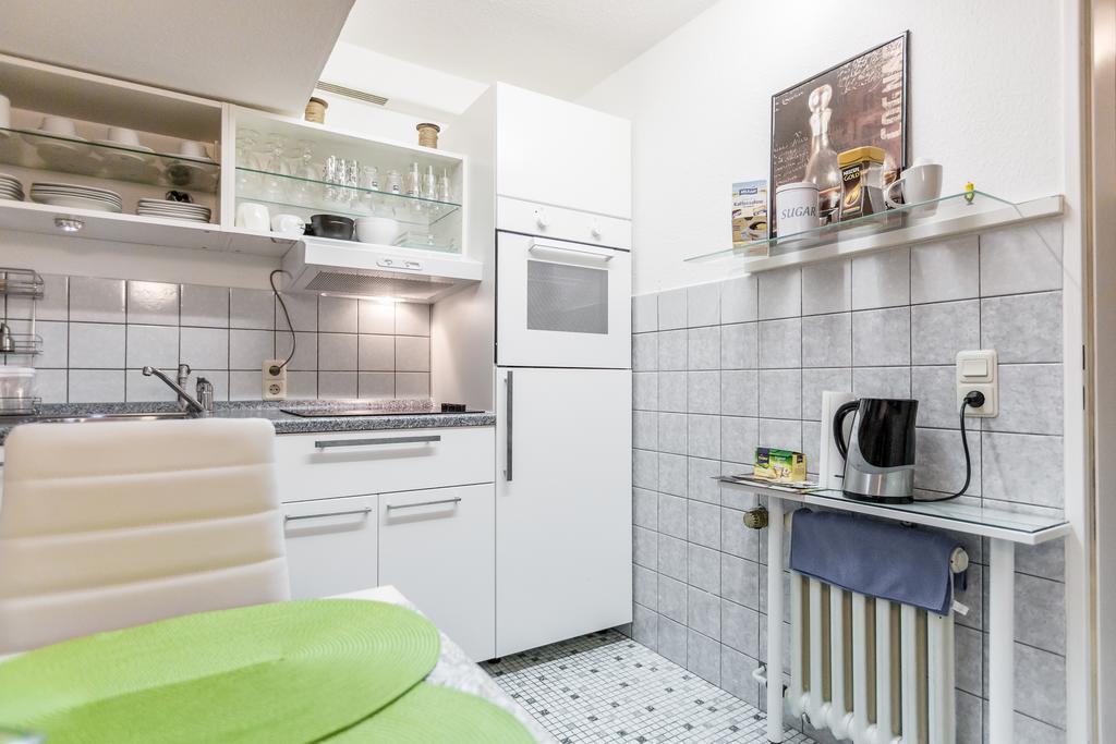 Apartments Нойс Стая снимка