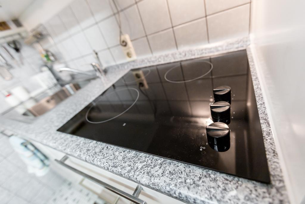 Apartments Нойс Стая снимка